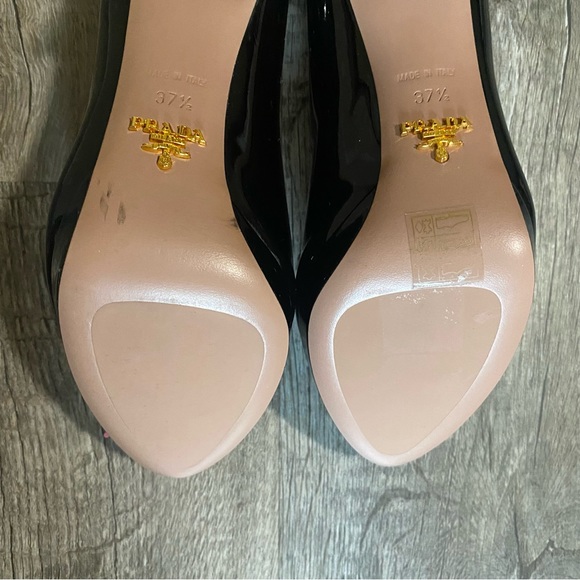 Prada Black Patent Leather Rounded Toe Pumps Size 37 1/2 - Picture 16 of 16